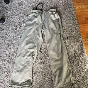 Nike men’s gray therma-fit training/jogger pants